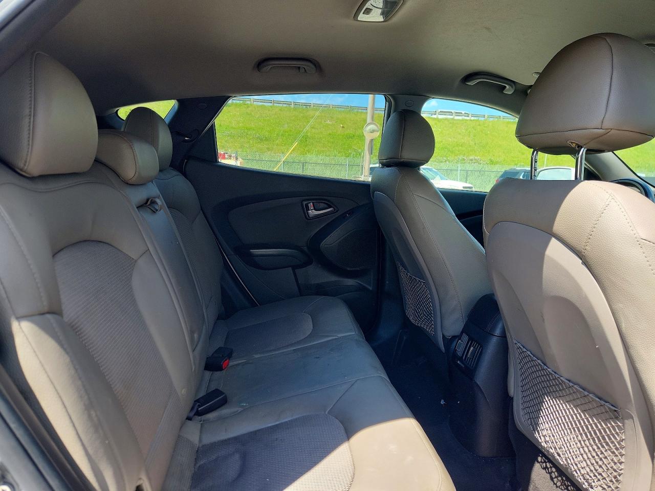 2014 Hyundai Tucson Se White vin: KM8JUCAG6EU875388