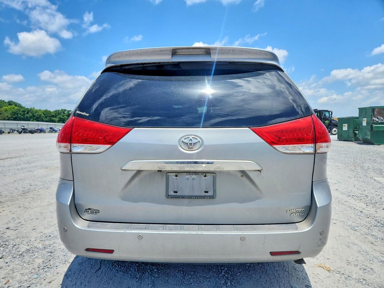 2011 Toyota Sienna Limited 7-passenger Silver vin: 5TDDK3DC1BS020016