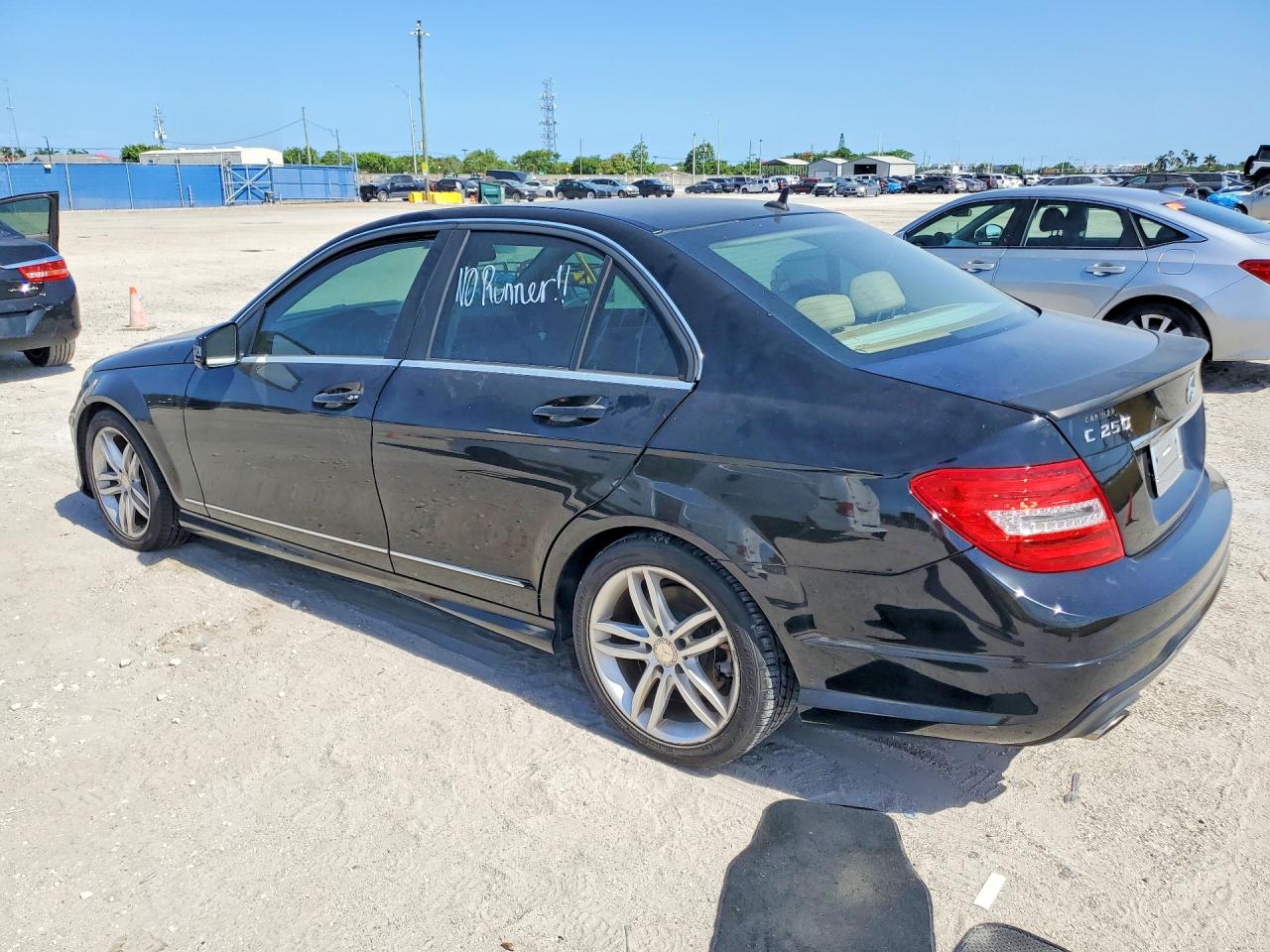 2014 Mercedes-benz C 250 Черный vin: WDDGF4HB7EA933069