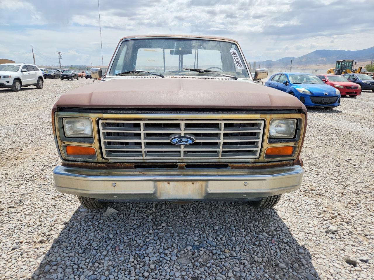 1986 Ford F150 Two Tone vin: 1FTCF15N3GPA03725