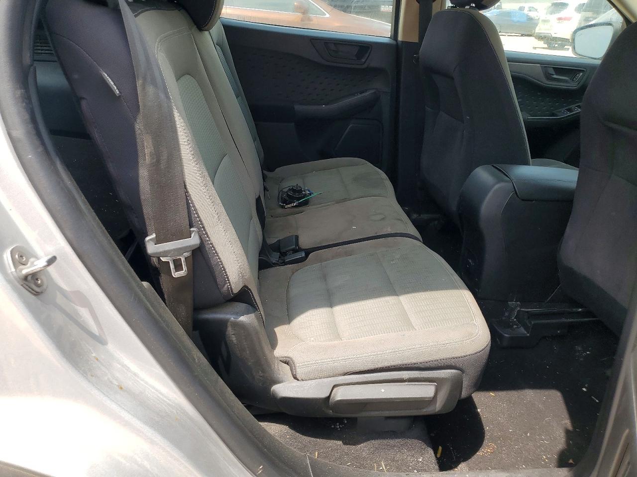 2020 Ford Escape S Серебряный vin: 1FMCU0F63LUA47027