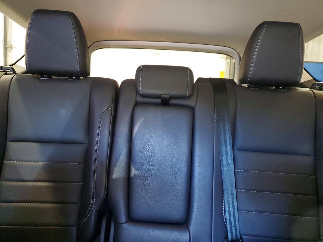 2016 Ford Escape Titanium White vin: 1FMCU9JX0GUB85277