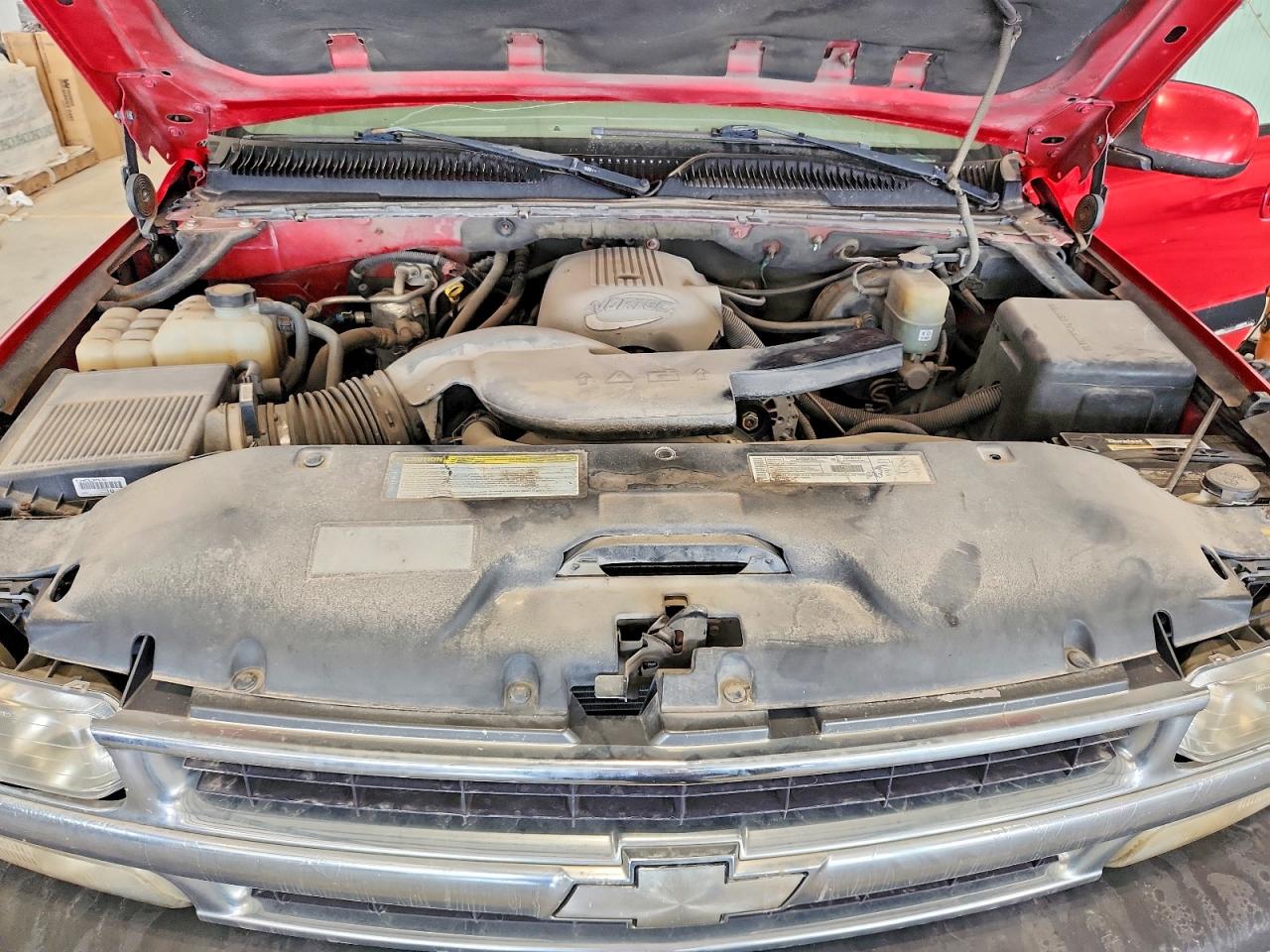 2001 Chevrolet Tahoe K1500 Red vin: 1GNEK13T61R117551