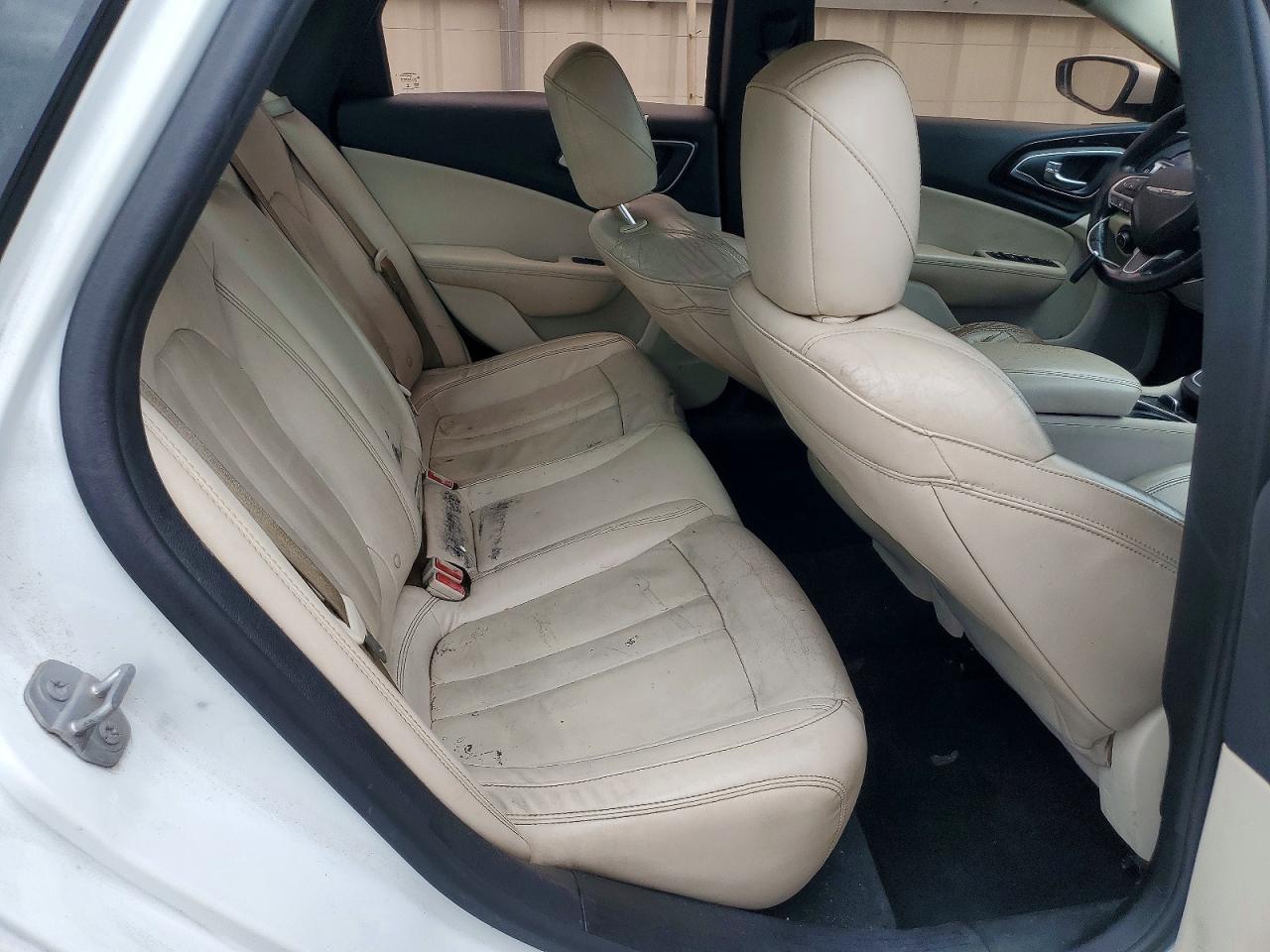 2015 Chrysler 200 C White vin: 1C3CCCCB2FN629181