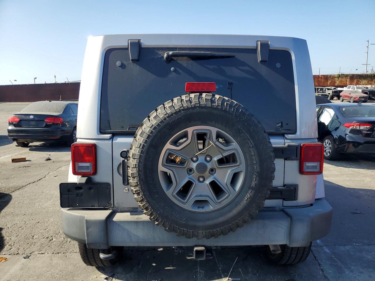 2015 Jeep Wrangler Unlimited Rubicon Silver vin: 1C4BJWFGXFL752423