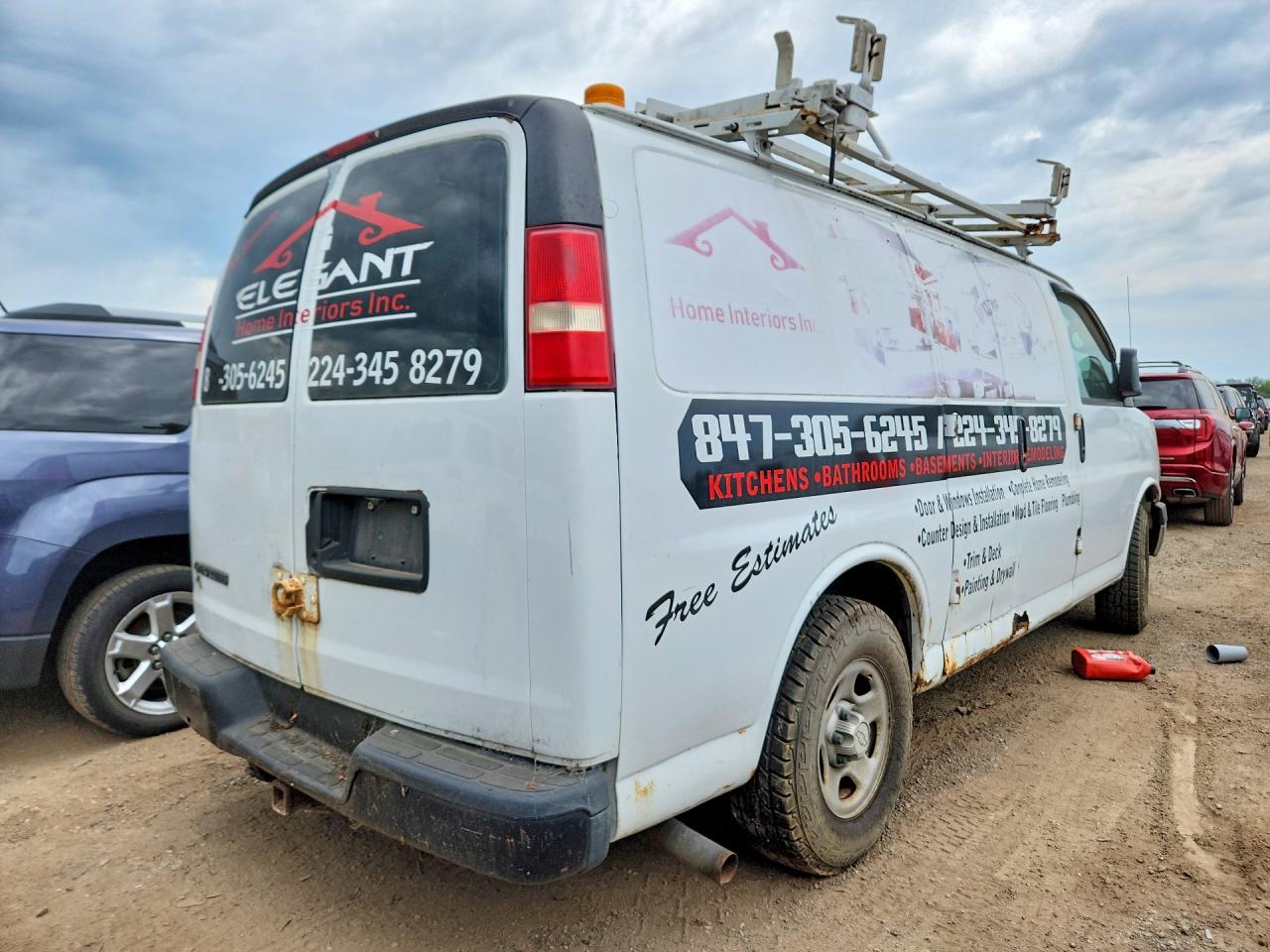 2008 Chevrolet Express G1500 White vin: 1GCFG15X481147557