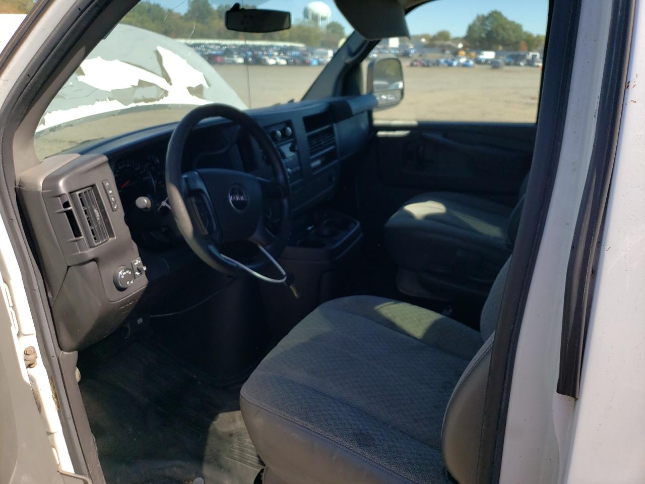 2010 Gmc Savana G1500 White vin: 1GTUHAD42A1139409