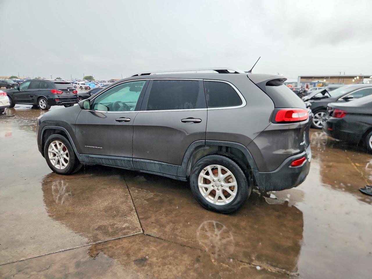 2015 Jeep Cherokee Latitude Gray vin: 1C4PJMCB9FW523832