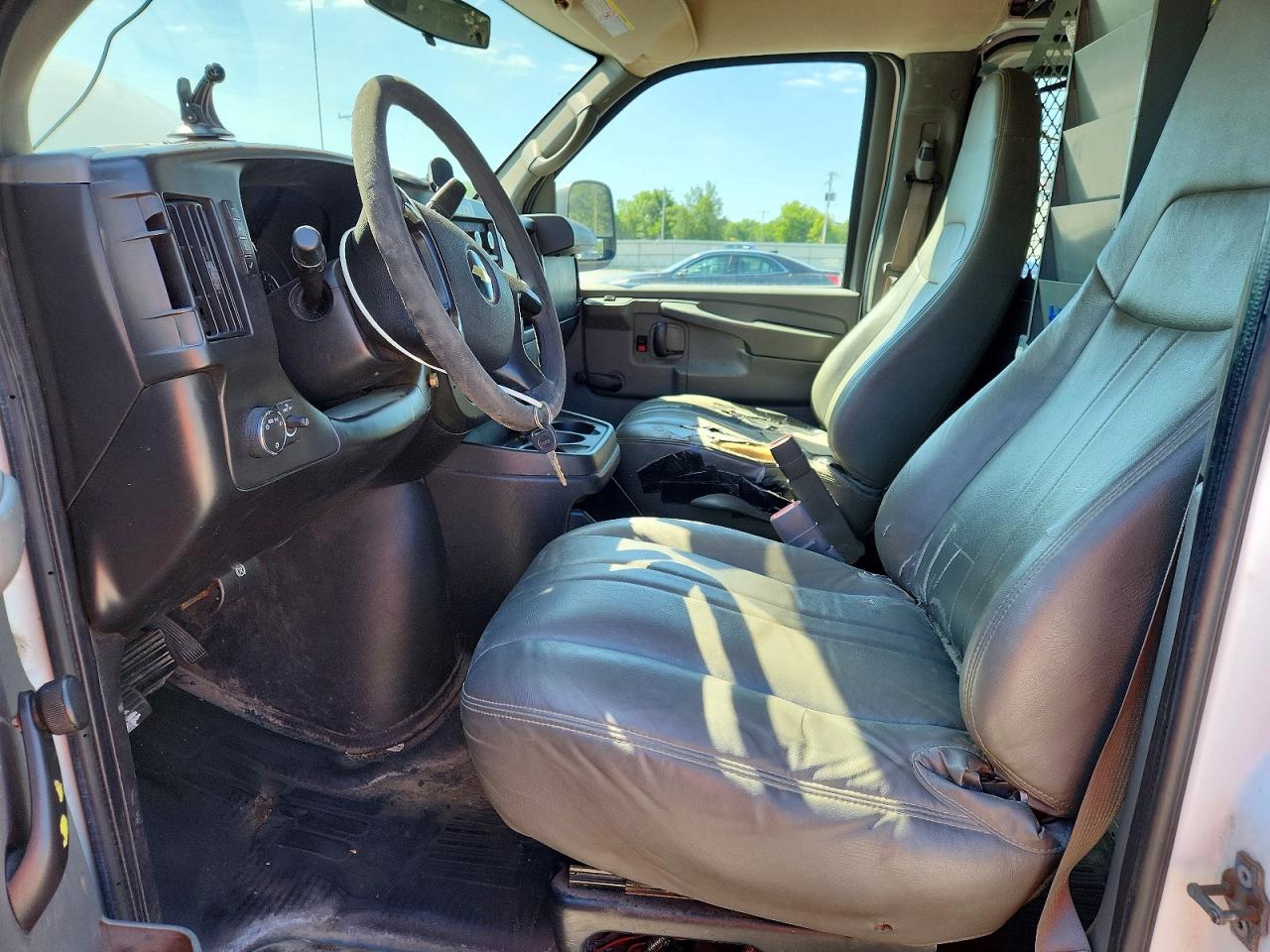 2010 Chevrolet Express G2500 White vin: 1GCZGFBA0A1175310