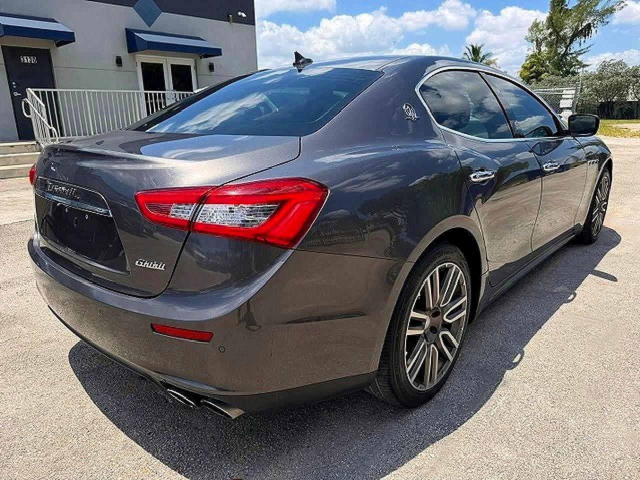 2015 Maserati Ghibli Gray vin: ZAM57XSA9F1134858