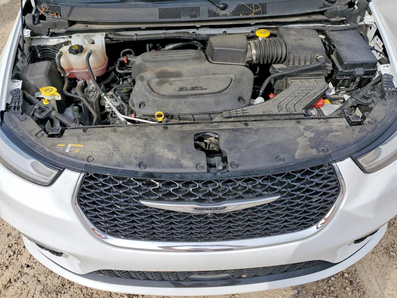 2024 Chrysler Pacifica Touring L White vin: 2C4RC1BG9RR119666