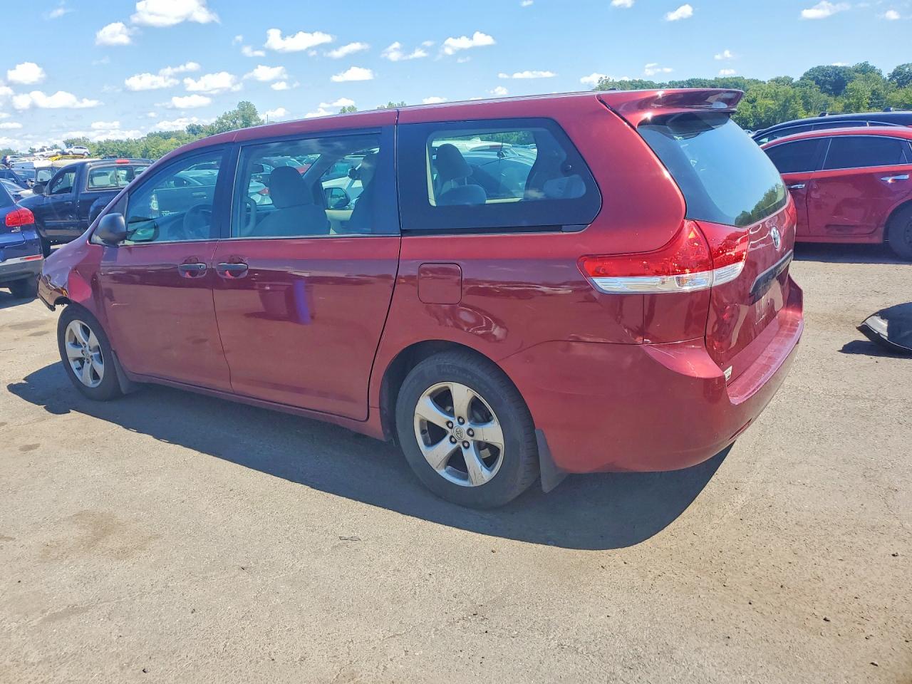 2014 Toyota Sienna L 7-passenger Maroon vin: 5TDZK3DC1ES508005