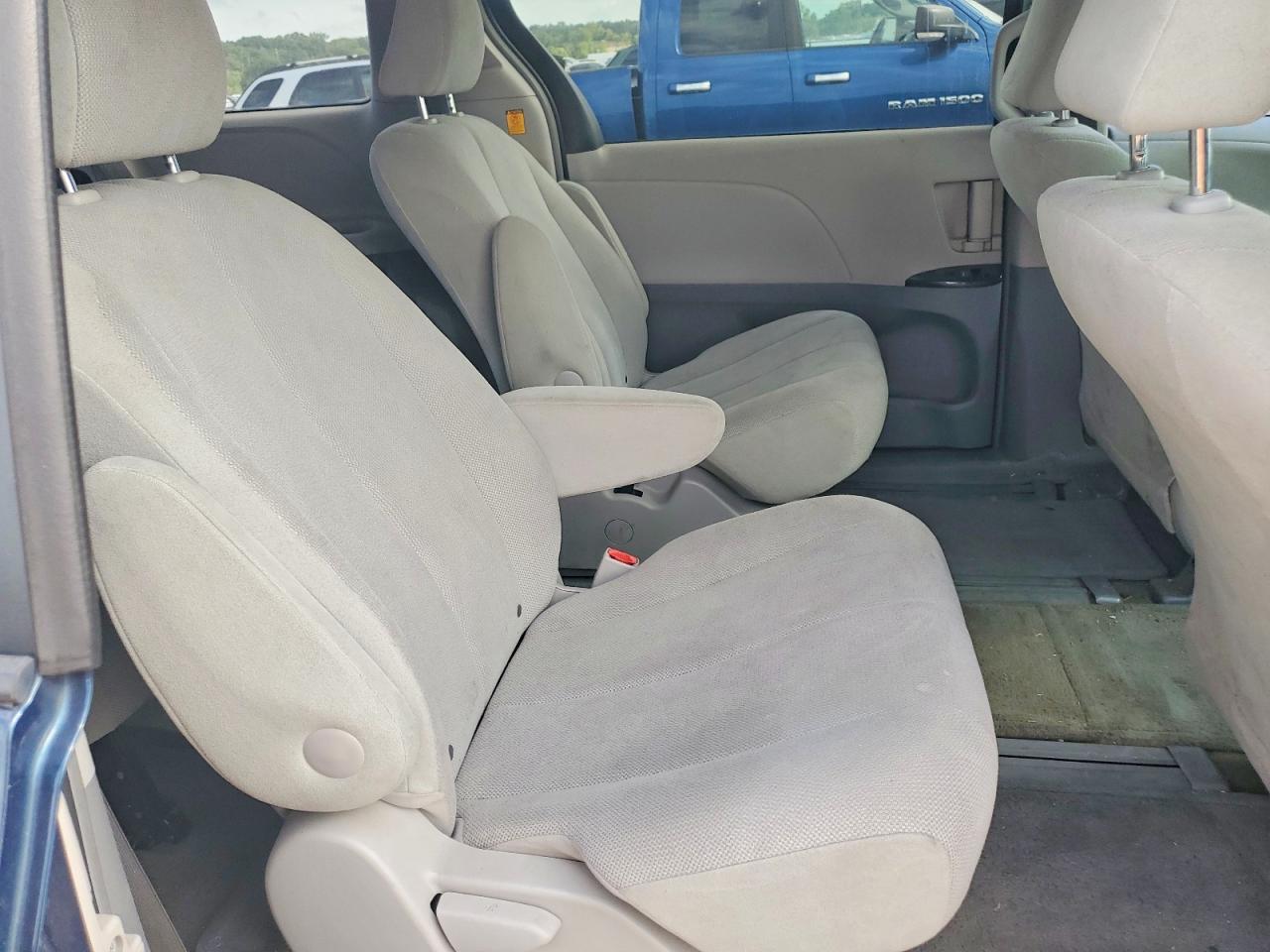 2012 Toyota Sienna Base 7-passenger Blue vin: 5TDKA3DC1CS011280