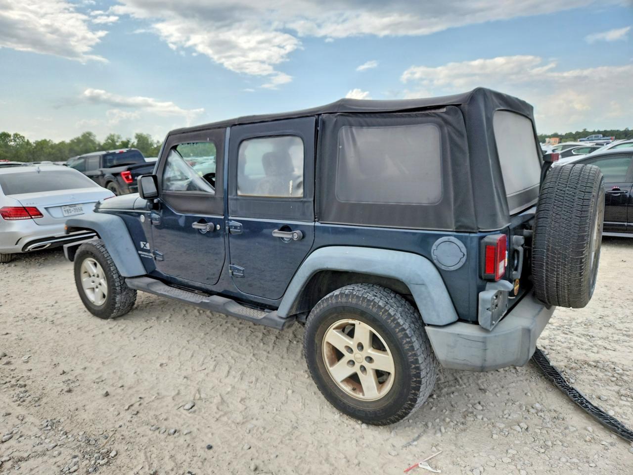 2007 Jeep Wrangler X Gray vin: 1J4GA39167L207567