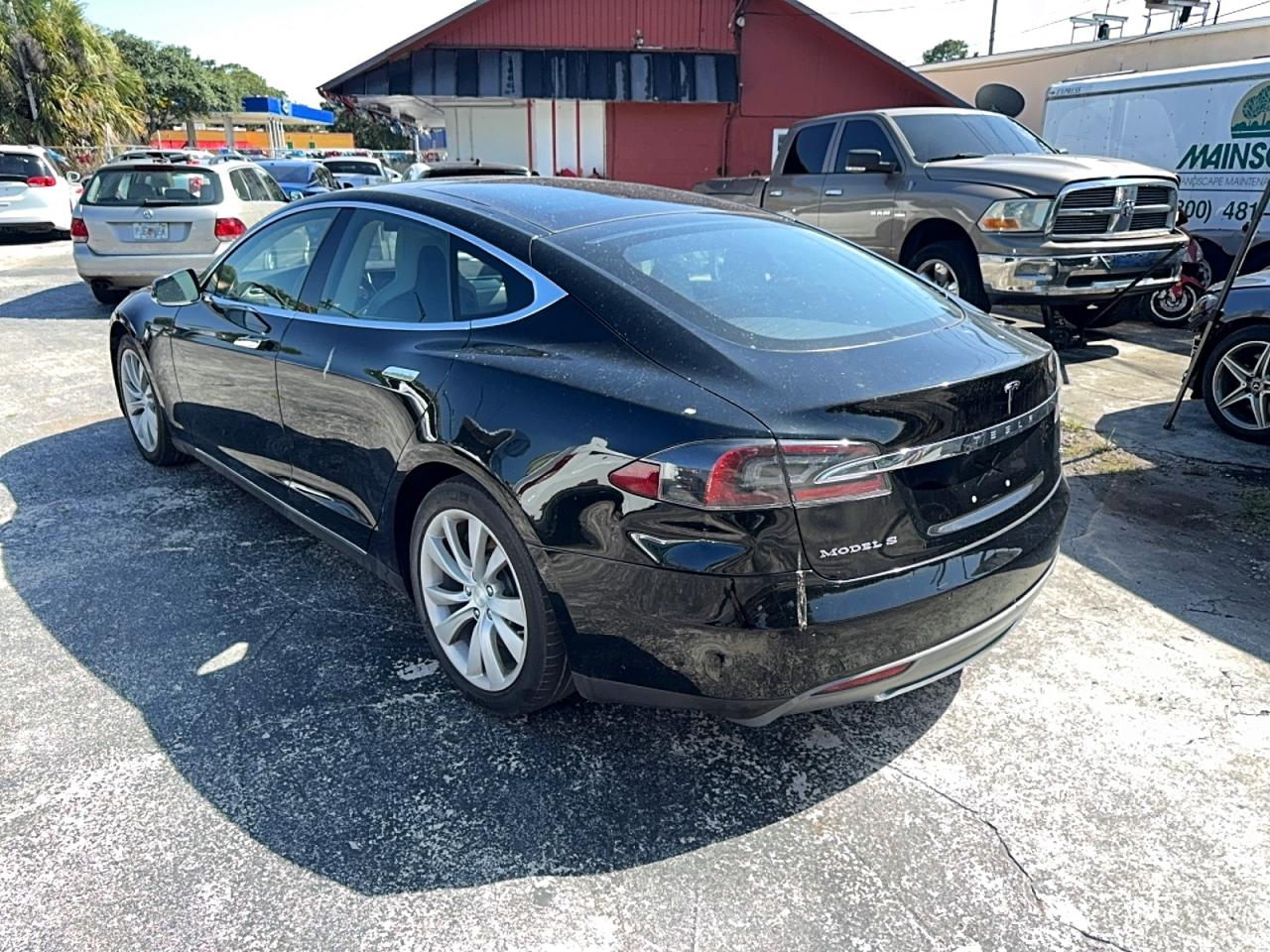 2014 Tesla Model S Black vin: 5YJSA1H1XEFP66125