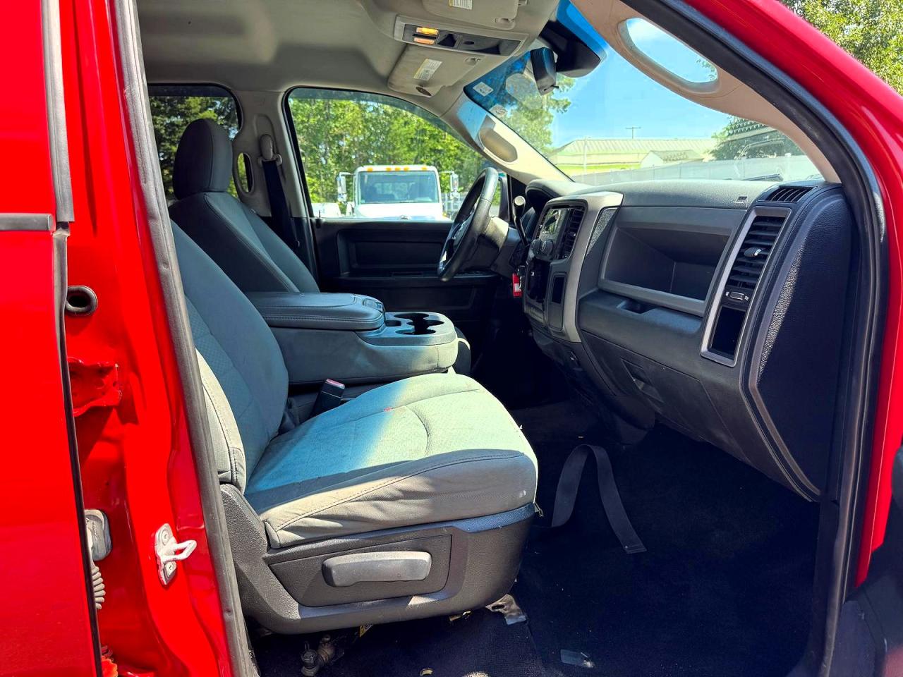 2013 Ram 1500 St Red vin: 1C6RR7KT2DS668607