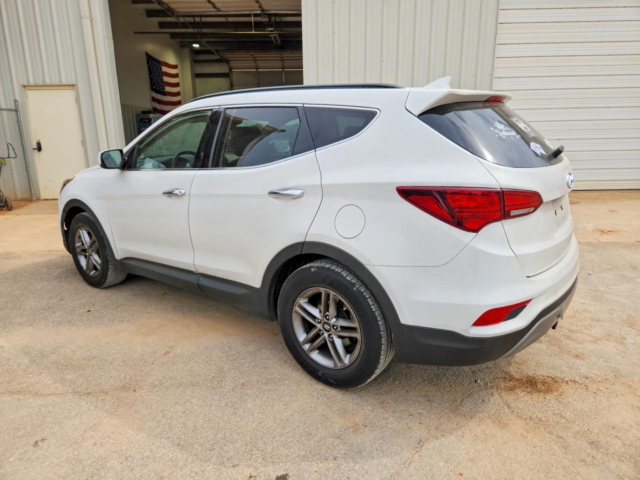 2017 Hyundai Santa Fe Sport 2.4l White vin: 5NMZUDLB9HH033493