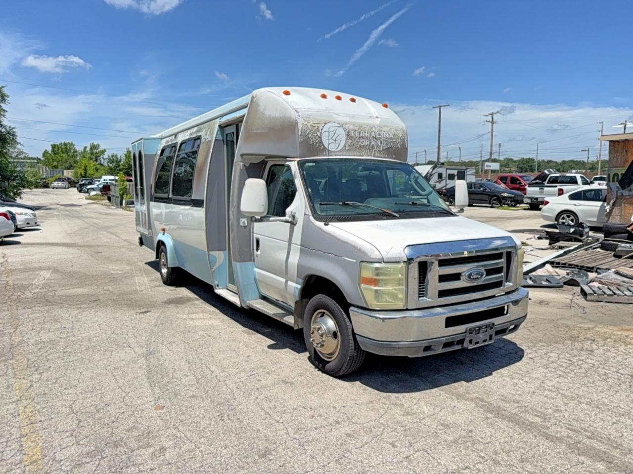 2010 Ford Econoline E450 Super Duty Cutaway Van White vin: 1FDXE4FSXADA45159