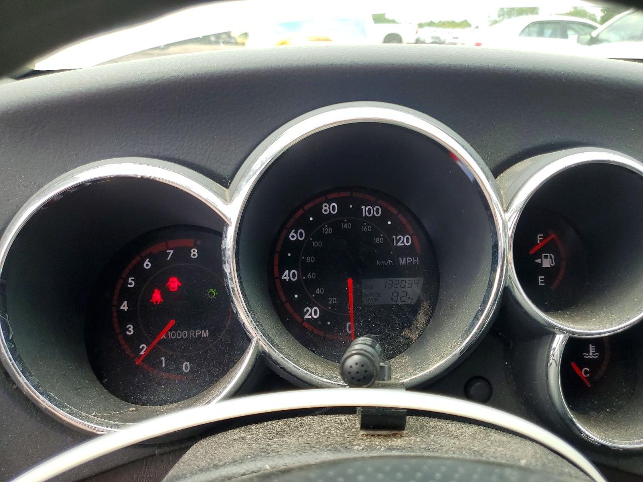 2007 Toyota Matrix Base White vin: 2T1KR32E87C671408
