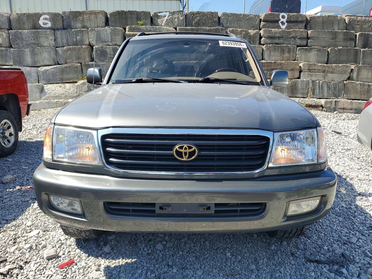 2000 Toyota Land Cruiser Base Gray vin: JT3HT05J5Y0107685