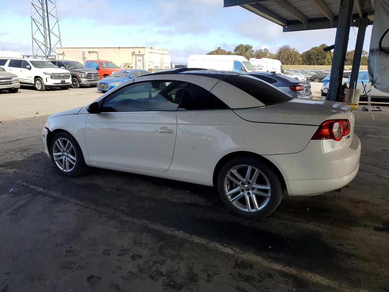 2009 Volkswagen Eos Lux White vin: WVWFA71F99V015423