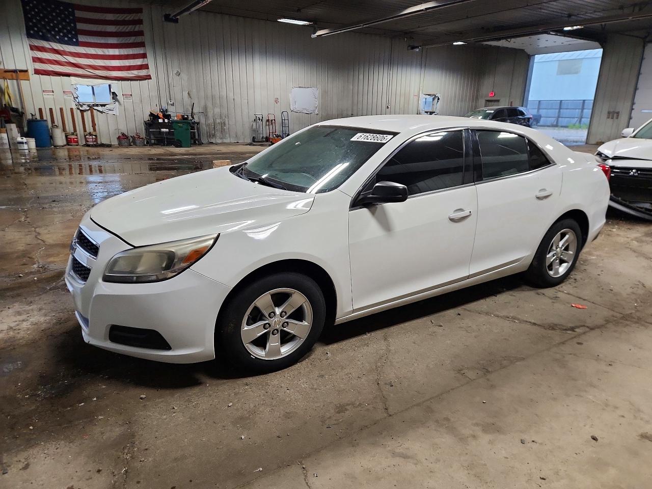 2013 Chevrolet Malibu Ls White vin: 1G11B5SA1DF241725