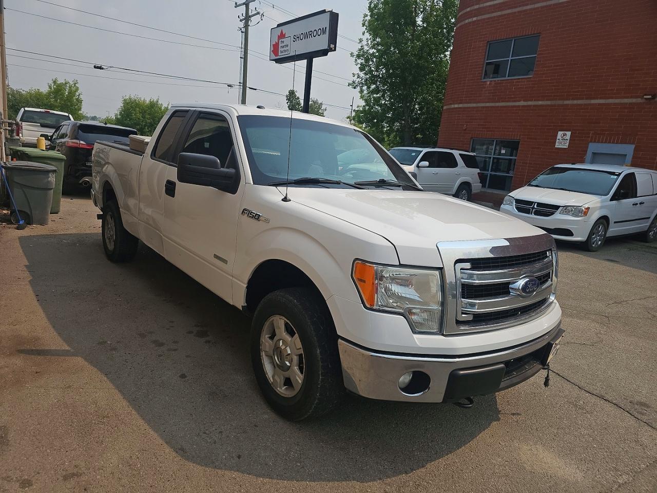 2014 Ford F150 Super Cab White vin: 1FTFX1ET1EFC44369