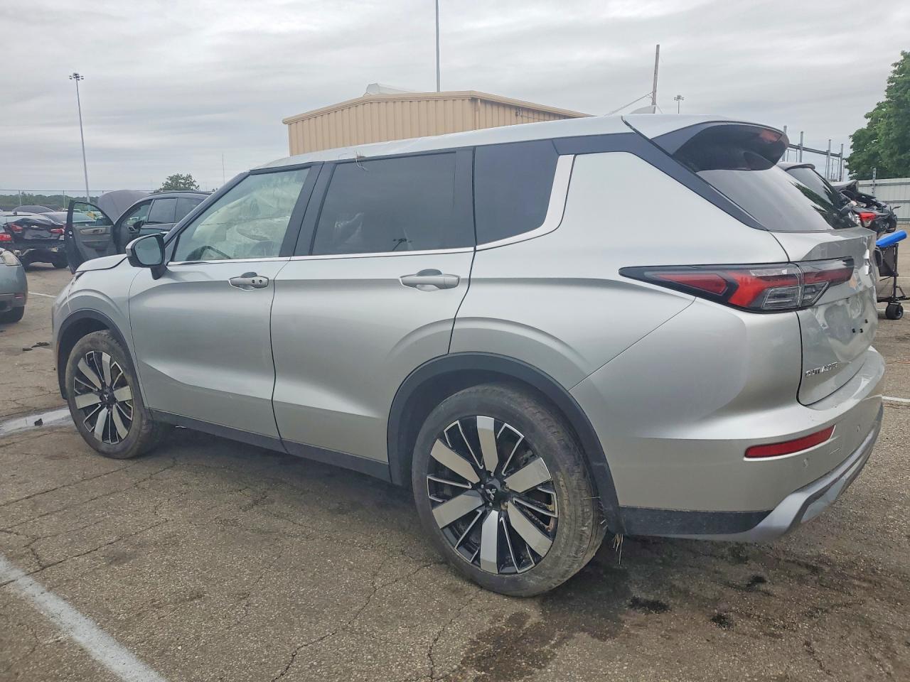 2025 Mitsubishi Outlander Se Серебряный vin: JA4J4VA87SZ028302