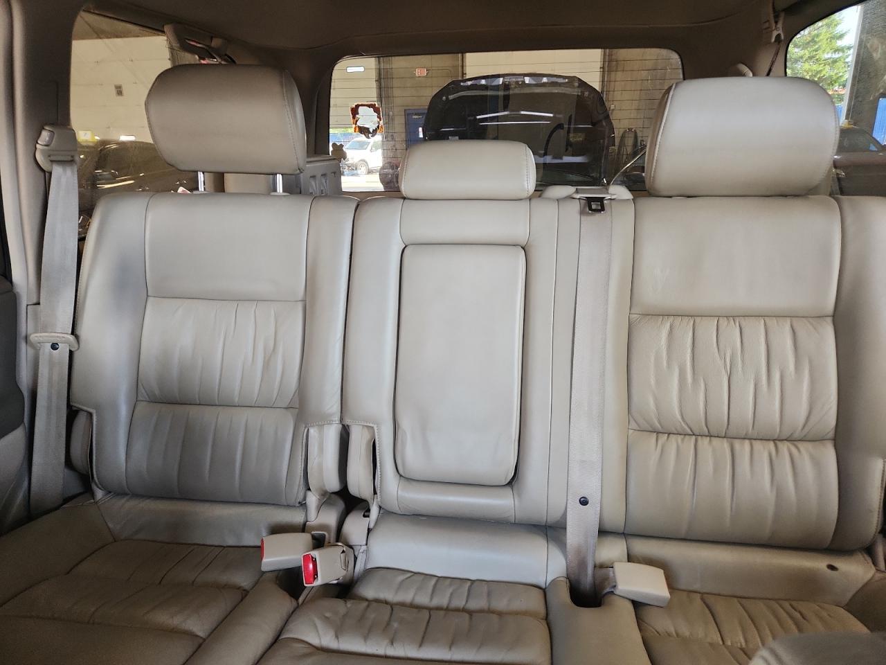 1999 Toyota Land Cruiser    Silver vin: JT3HT05J2X0067631