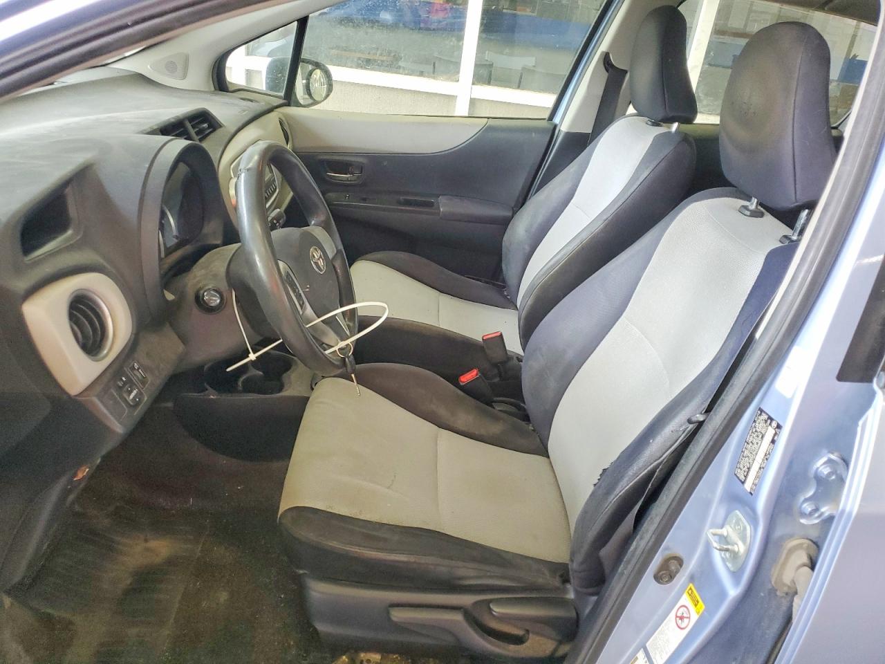 2013 Toyota Yaris 5-door Le Blue vin: JTDKTUD37DD558857