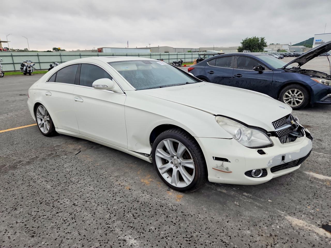 2008 Mercedes-benz Cls 550 White vin: WDDDJ72XX8A122362