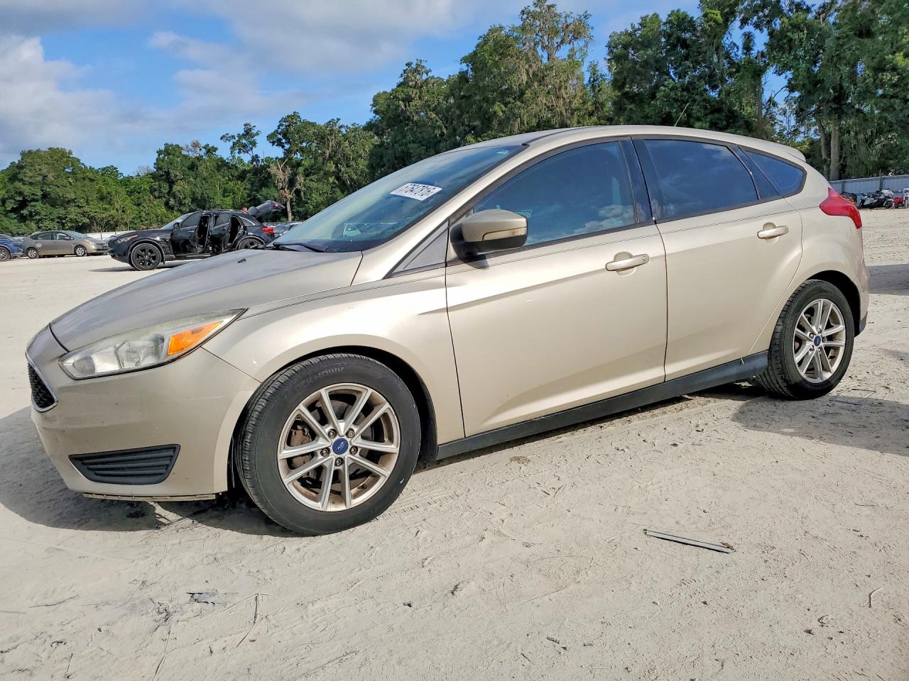 2017 Ford Focus Se Tan vin: 1FADP3K26HL241963