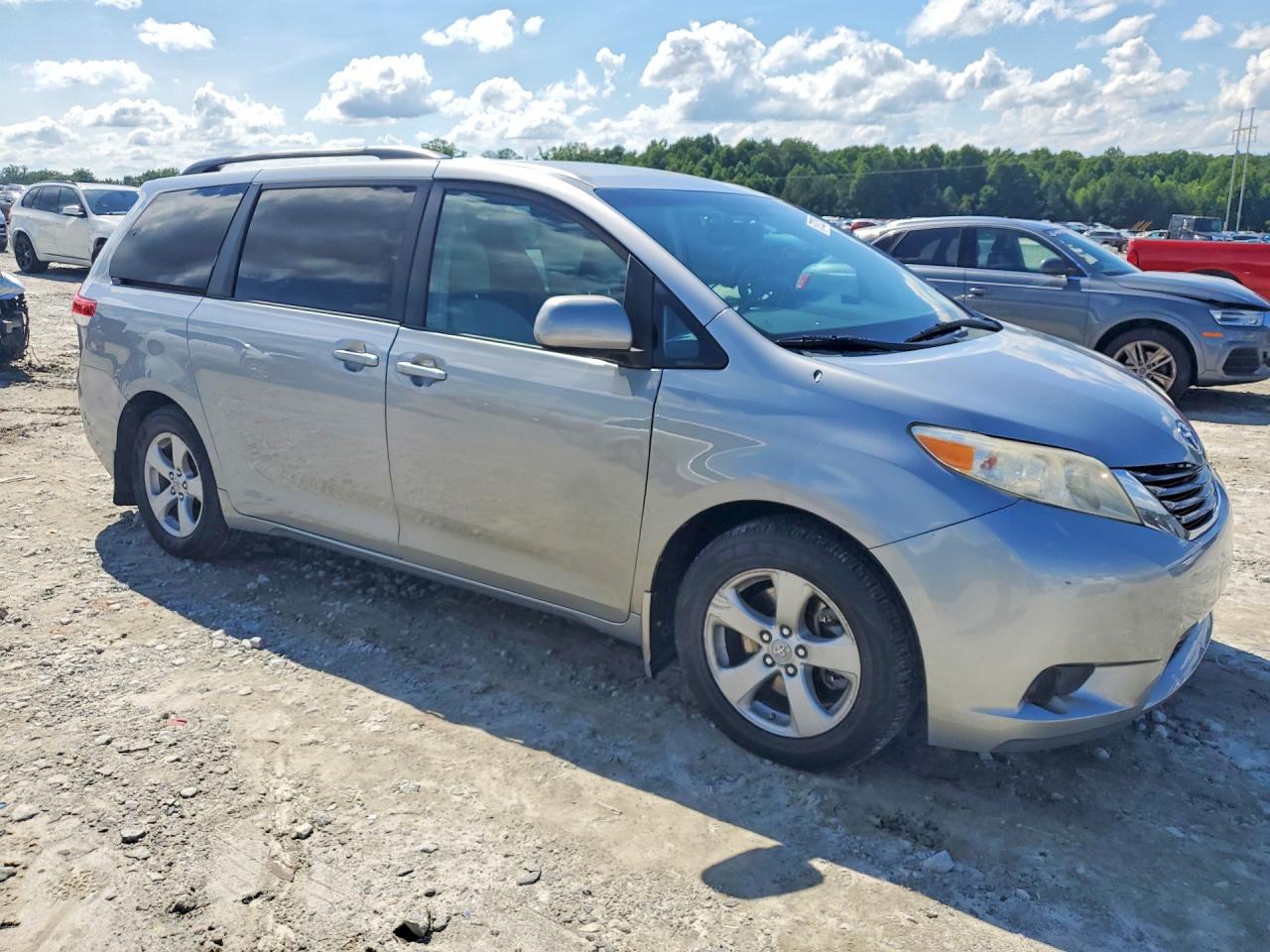 2011 Toyota Sienna Le Silver vin: 5TDKK3DC0BS154345