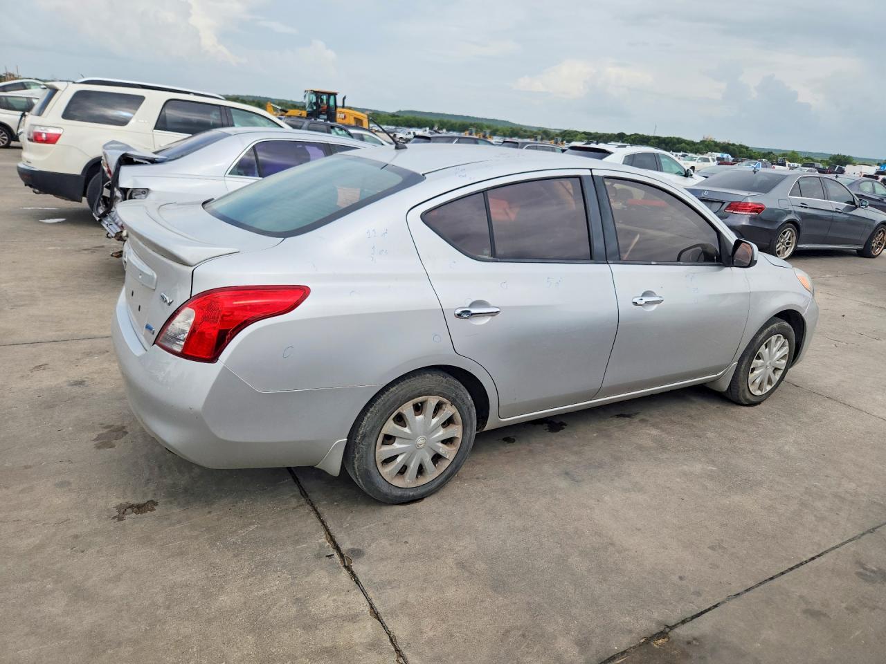 2014 Nissan Versa 1.6 Sv Серебряный vin: 3N1CN7AP3EL835770