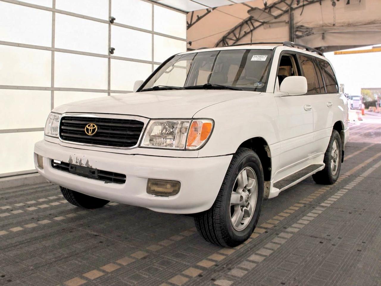 2000 Toyota Land Cruiser Base White vin: JT3HT05J4Y0113106