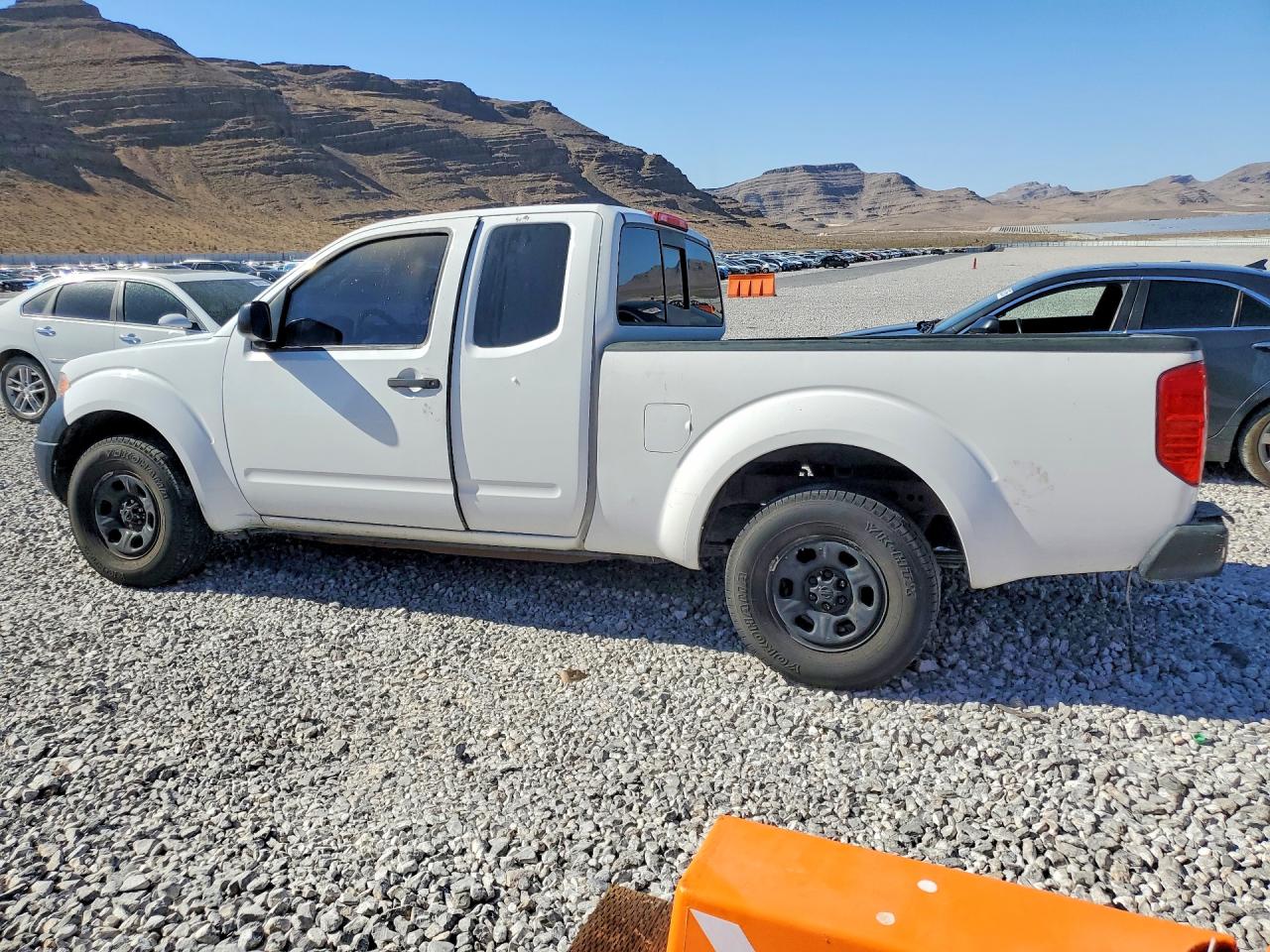 2007 Nissan Frontier King Cab Xe White vin: 1N6BD06T07C421284