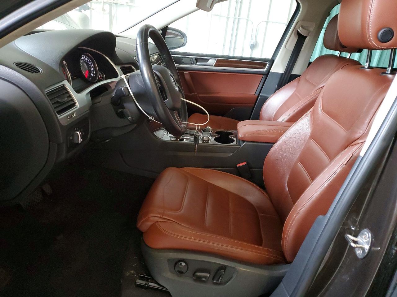 2015 Volkswagen Touareg V6 Brown vin: WVGEF9BP8FD006824
