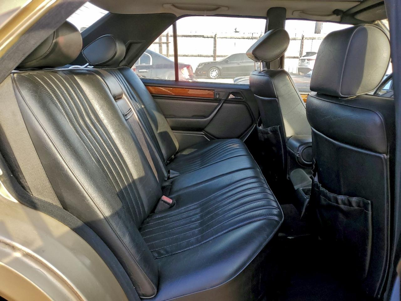 1991 Mercedes-benz 300 D Gold vin: WDBEB28E2MB393830