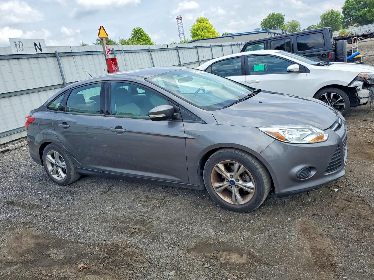 2014 Ford Focus Se Gray vin: 1FADP3F27EL107176