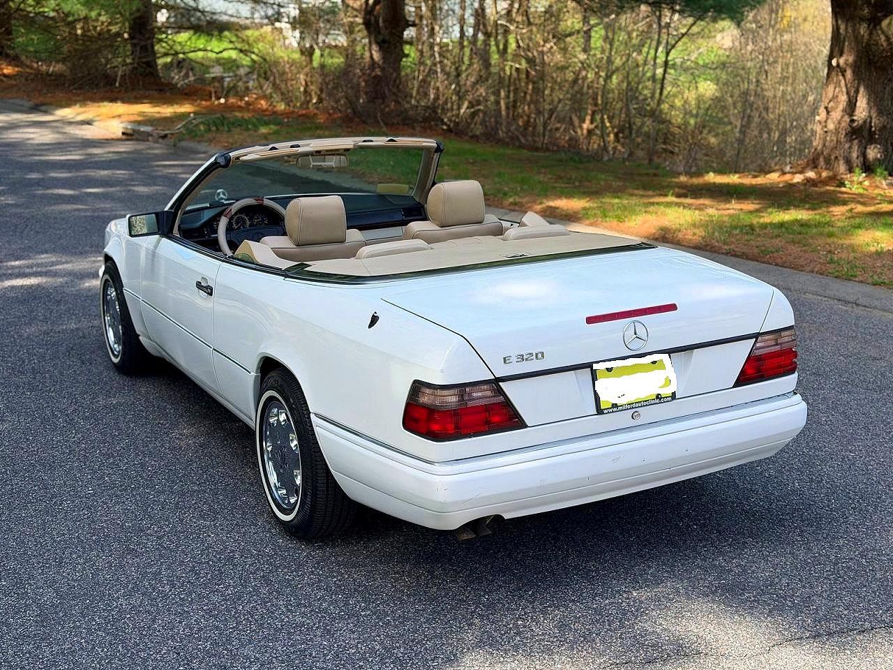 1995 Mercedes-benz E 320 White vin: WDBEA66E5SC282399