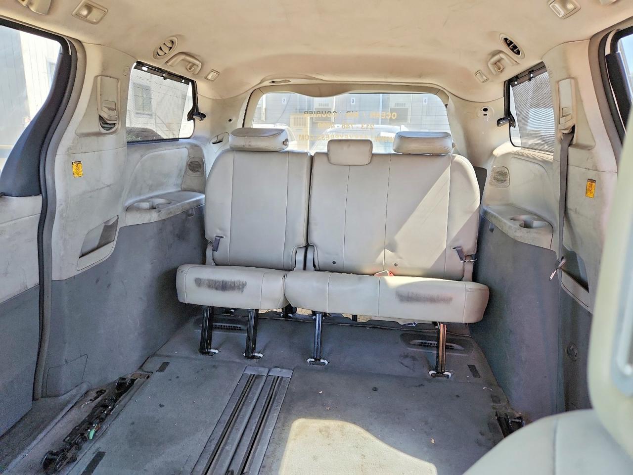 2011 Toyota Sienna Xle 8-passenger White vin: 5TDYK3DC7BS021513