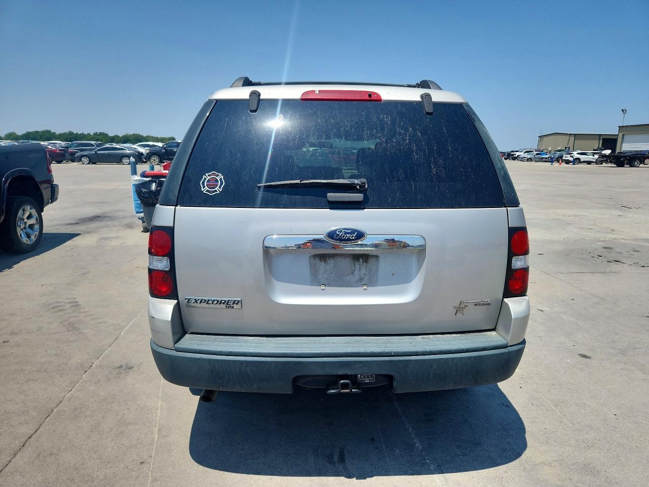 2007 Ford Explorer Xlt Silver vin: 1FMEU63E87UB00026