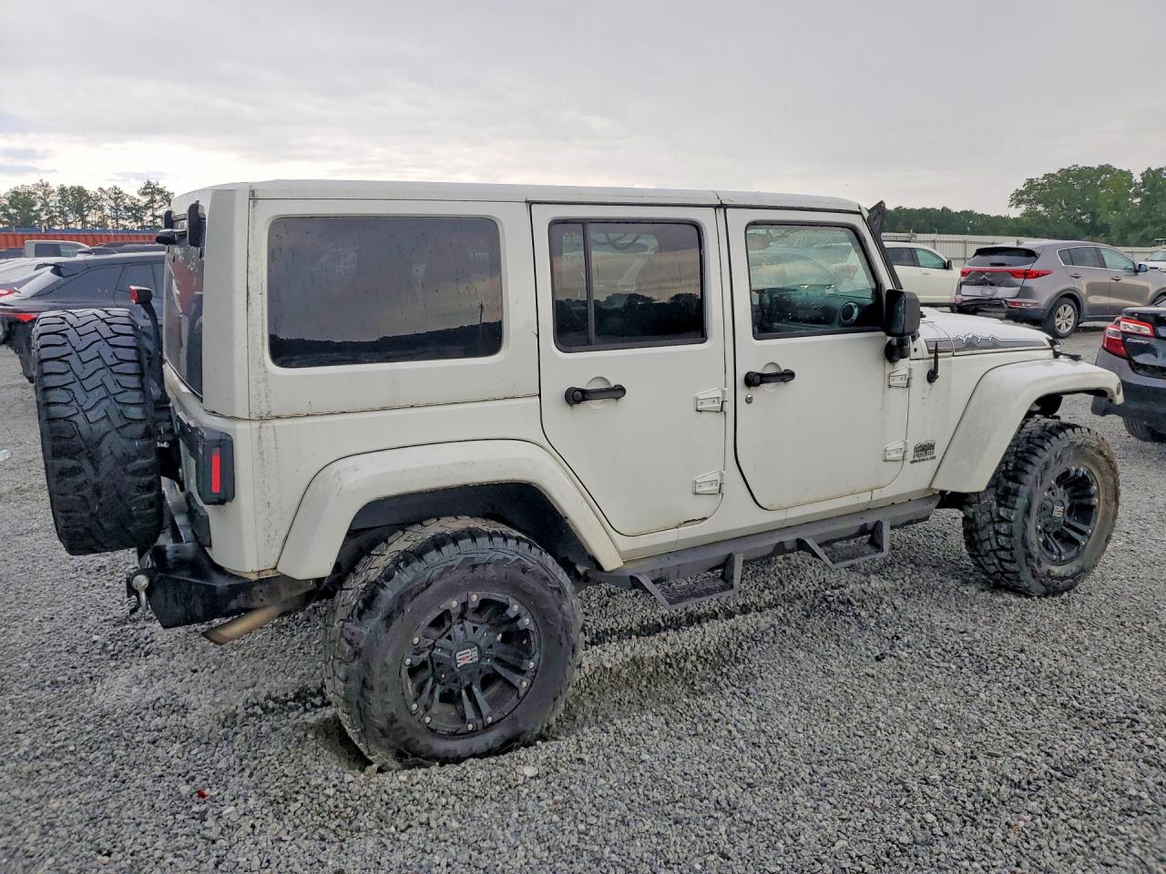 2014 Jeep Wrangler Unlimited Sahara White vin: 1C4HJWEG8EL182450
