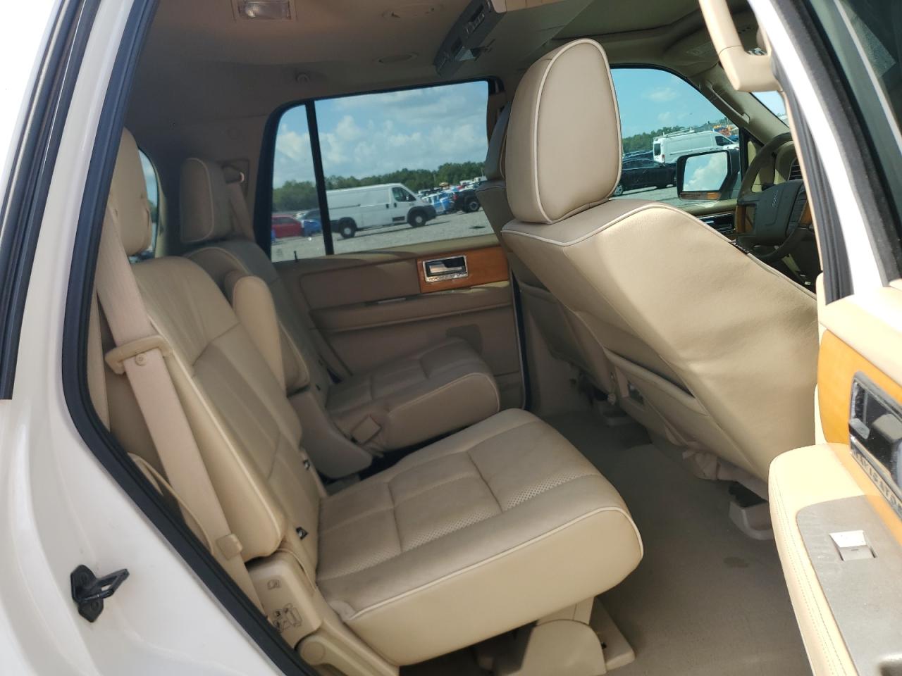 2009 Lincoln Navigator Белый vin: 5LMFU285X9EJ01470