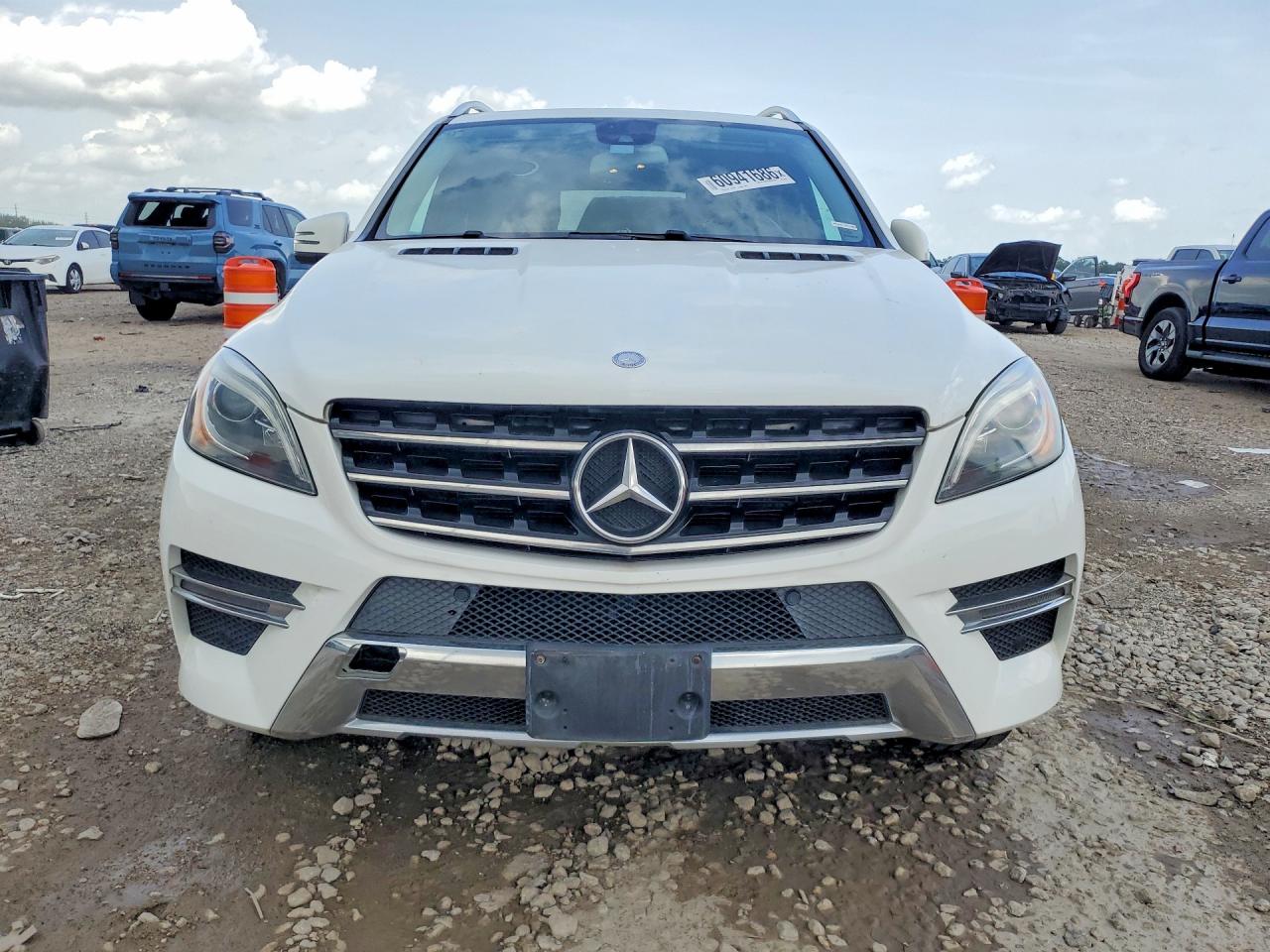 2014 Mercedes-benz Ml 550 4matic White vin: 4JGDA7DB3EA374862