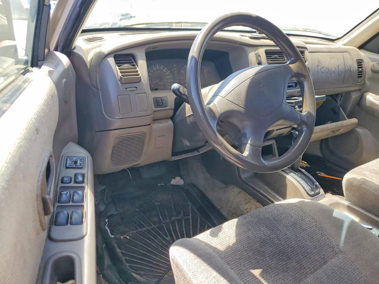 1999 Mitsubishi Montero Sport Ls Tan vin: JA4LS31H3XP043207