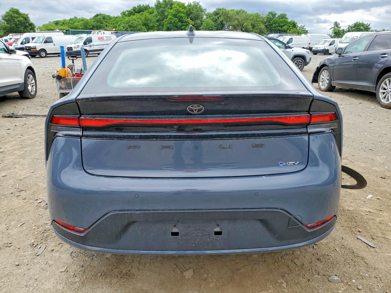 2025 Toyota Prius Le Gray vin: JTDACAAU4S3050369