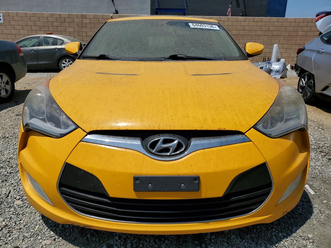 2012 Hyundai Veloster Base Желтый vin: KMHTC6AD2CU030621