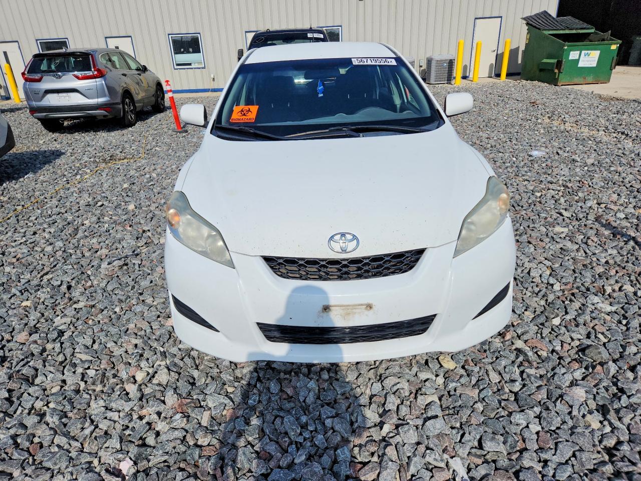 2011 Toyota Matrix Base White vin: 2T1KU4EE6BC588052