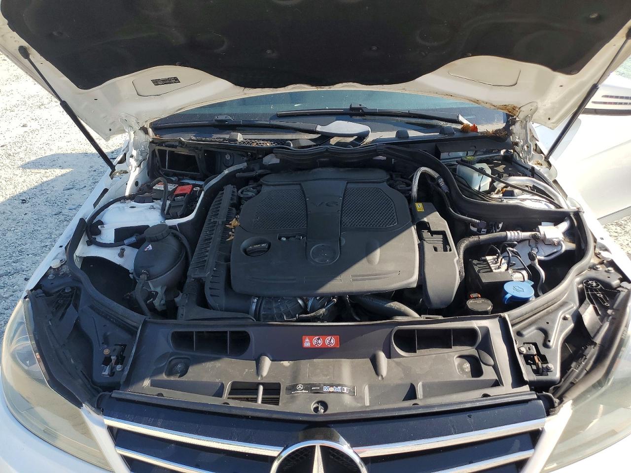 2014 Mercedes-benz C 300 4matic White vin: WDDGF8AB8ER319506